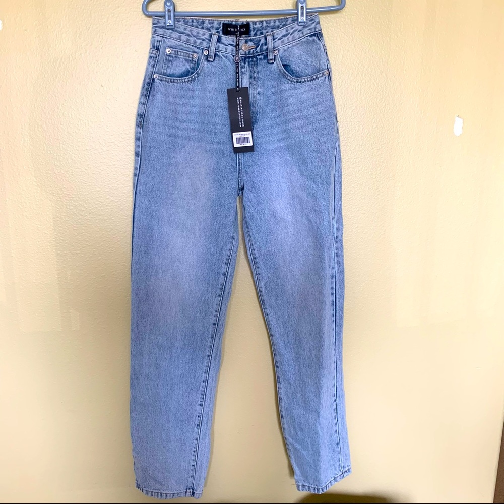 White Fox Boutique Straight leg denim jeans. Never been worn! Size Medium.